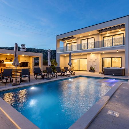 Luxury Villa Diana With Heated Pool And Jacuzzi Dograde エクステリア 写真