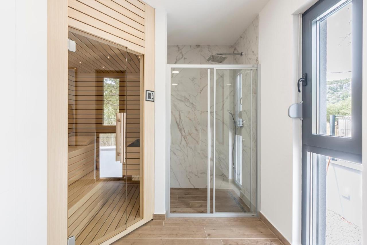 Luxury Villa Diana With Heated Pool And Jacuzzi Dograde エクステリア 写真