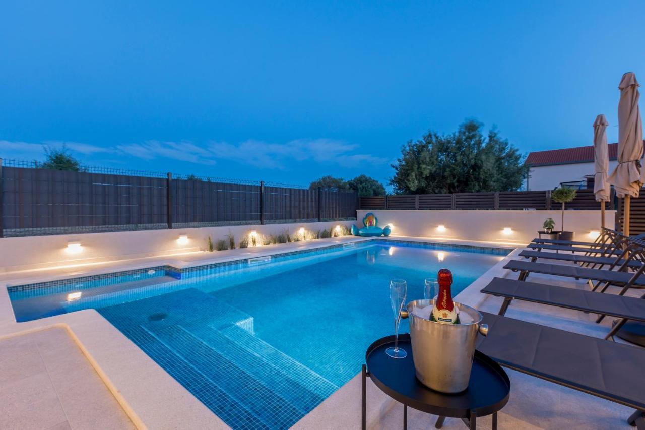 Luxury Villa Diana With Heated Pool And Jacuzzi Dograde エクステリア 写真