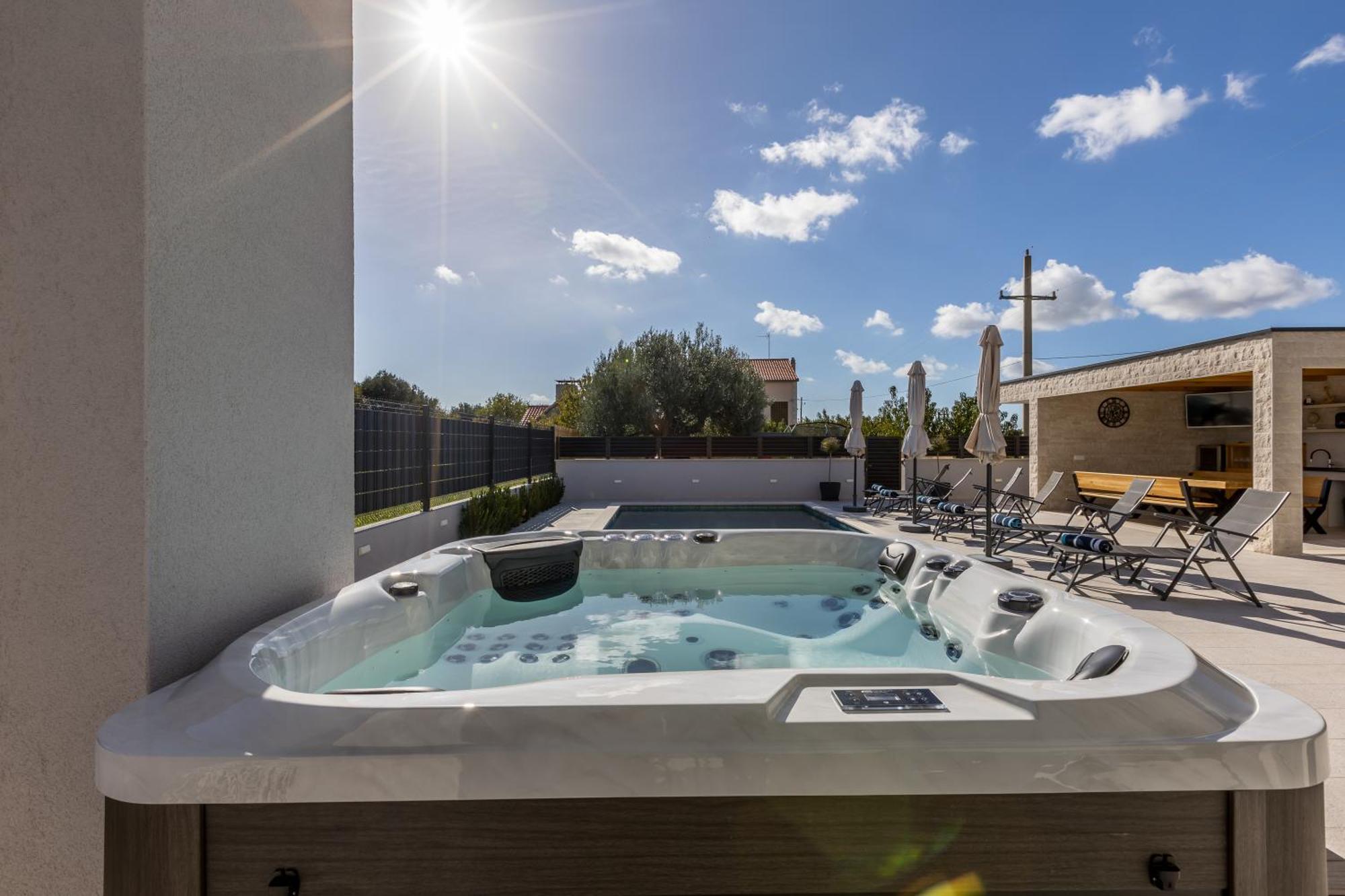 Luxury Villa Diana With Heated Pool And Jacuzzi Dograde エクステリア 写真