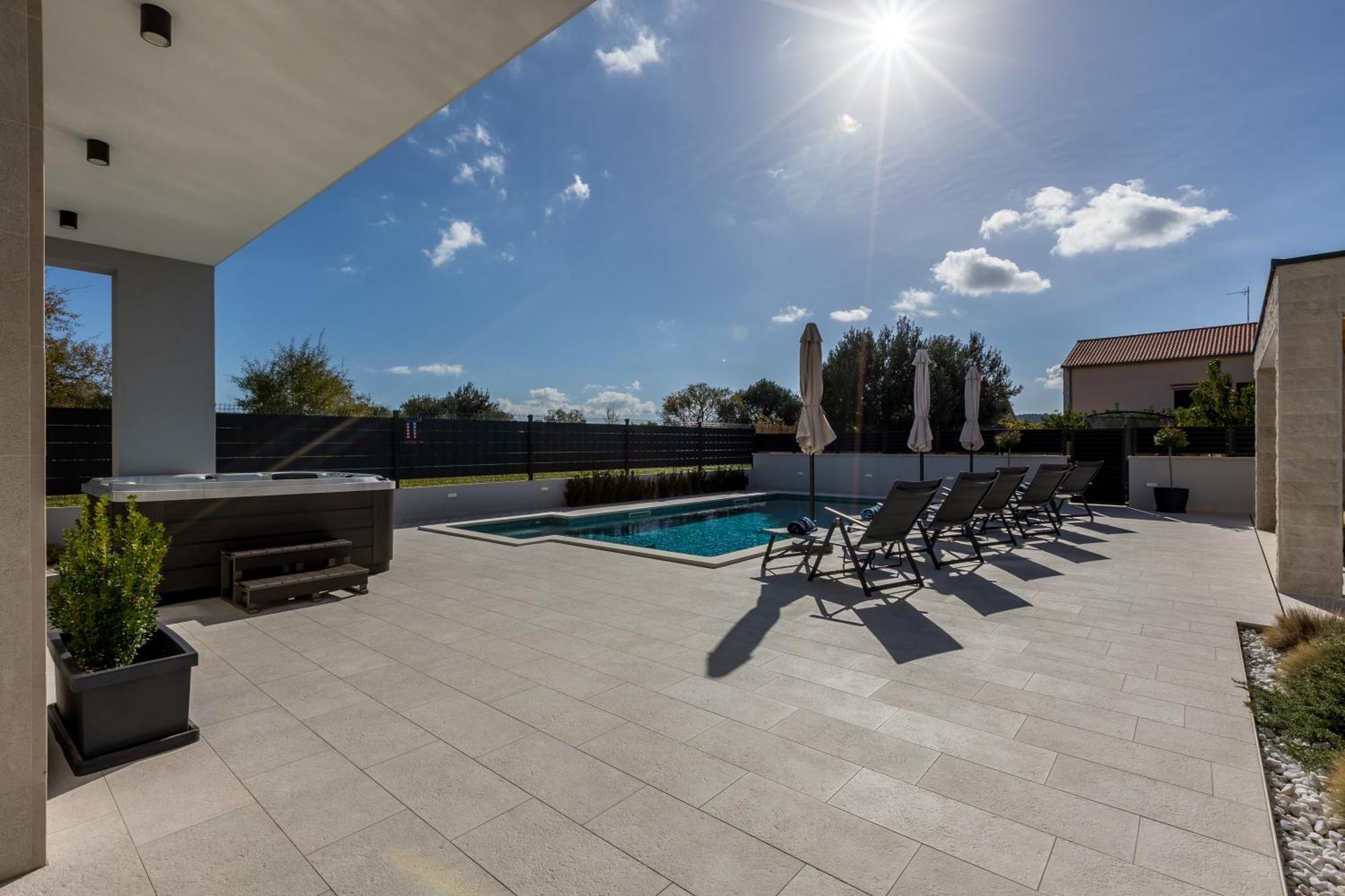 Luxury Villa Diana With Heated Pool And Jacuzzi Dograde エクステリア 写真