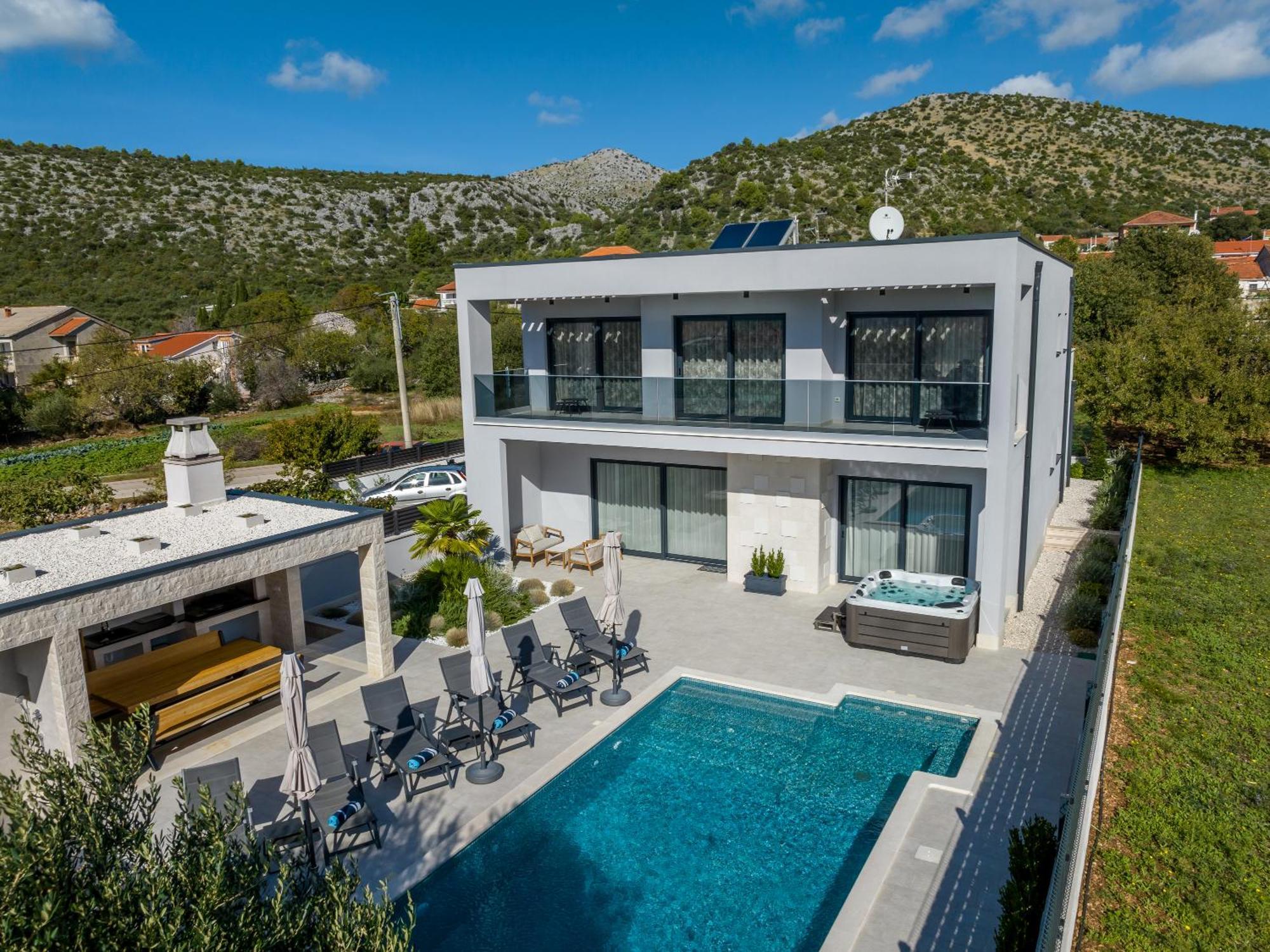 Luxury Villa Diana With Heated Pool And Jacuzzi Dograde エクステリア 写真
