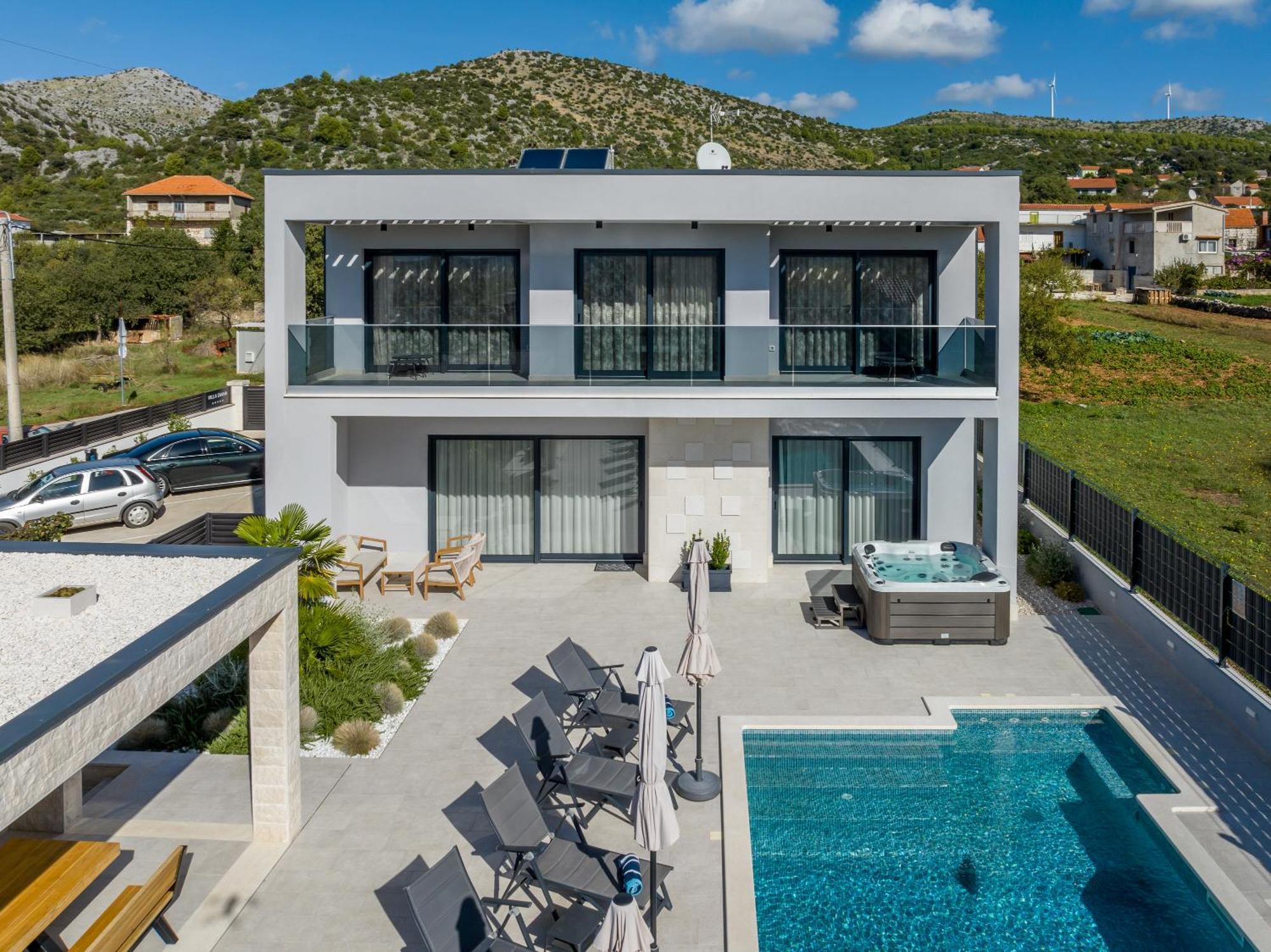 Luxury Villa Diana With Heated Pool And Jacuzzi Dograde エクステリア 写真